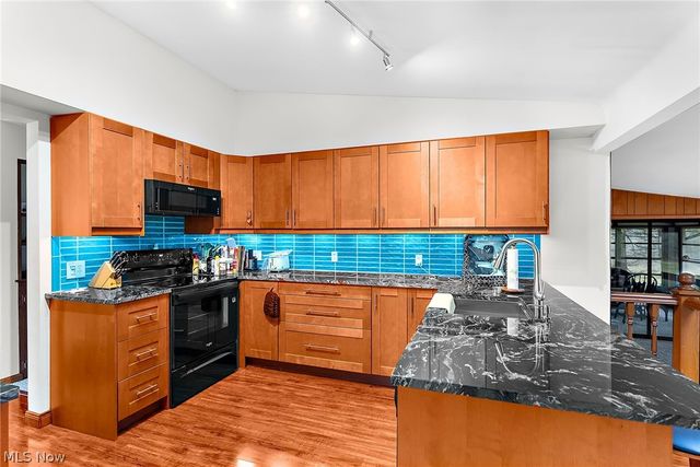 2479 Tibbetts Wick Road, Girard, OH 44420