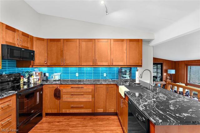 2479 Tibbetts Wick Road, Girard, OH 44420