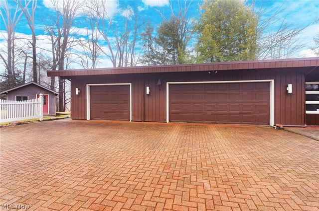 2479 Tibbetts Wick Road, Girard, OH 44420