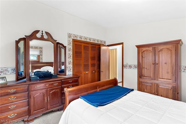 2479 Tibbetts Wick Road, Girard, OH 44420