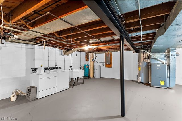 2479 Tibbetts Wick Road, Girard, OH 44420