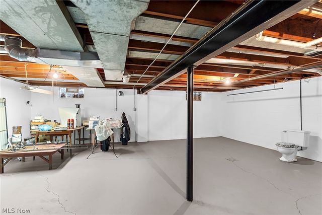 2479 Tibbetts Wick Road, Girard, OH 44420