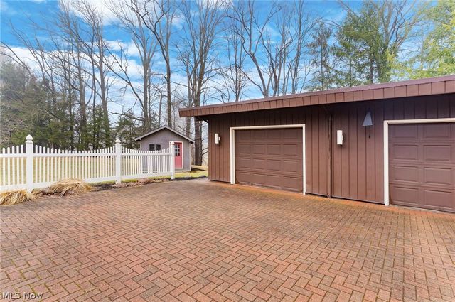 2479 Tibbetts Wick Road, Girard, OH 44420