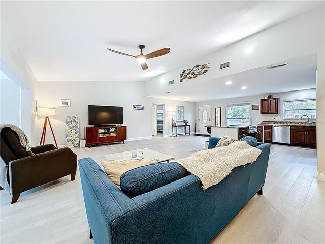 2400 GRANADA CIRCLE W, St Petersburg, FL 33712