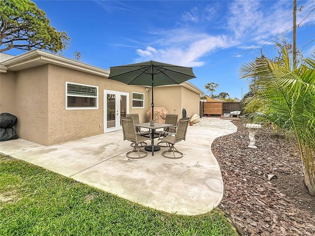 2400 GRANADA CIRCLE W, St Petersburg, FL 33712