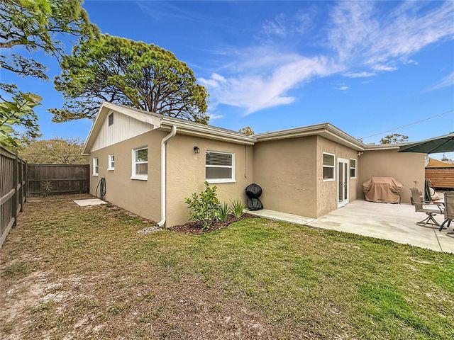 2400 GRANADA CIRCLE W, St Petersburg, FL 33712