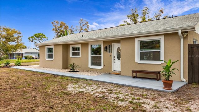 2400 GRANADA CIRCLE W, St Petersburg, FL 33712