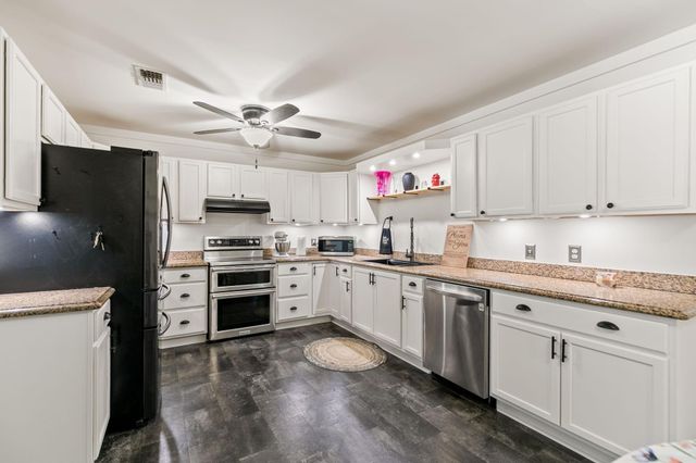 6623 County Road 302, Navasota, TX 77868