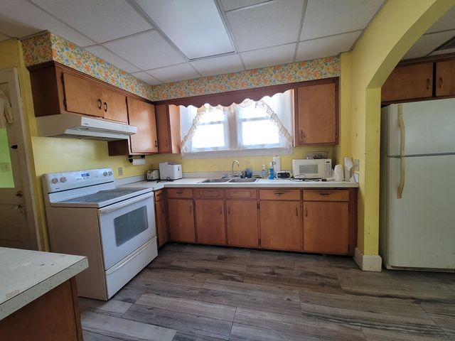 24 N Hazelwood Avenue, Newark, OH 43055