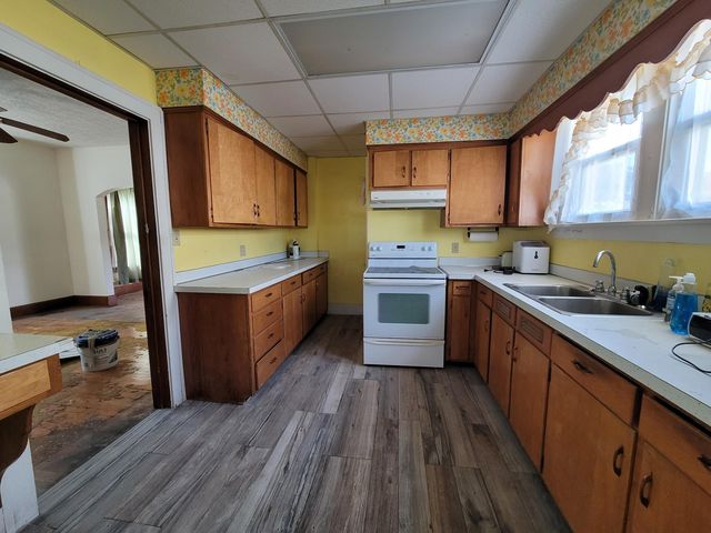24 N Hazelwood Avenue, Newark, OH 43055