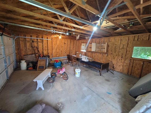 24 N Hazelwood Avenue, Newark, OH 43055