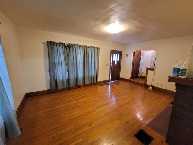 24 N Hazelwood Avenue, Newark, OH 43055