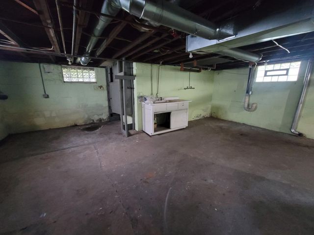24 N Hazelwood Avenue, Newark, OH 43055