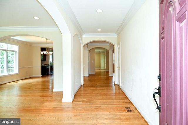 1924 LEONARD RD, Falls Church, VA 22043