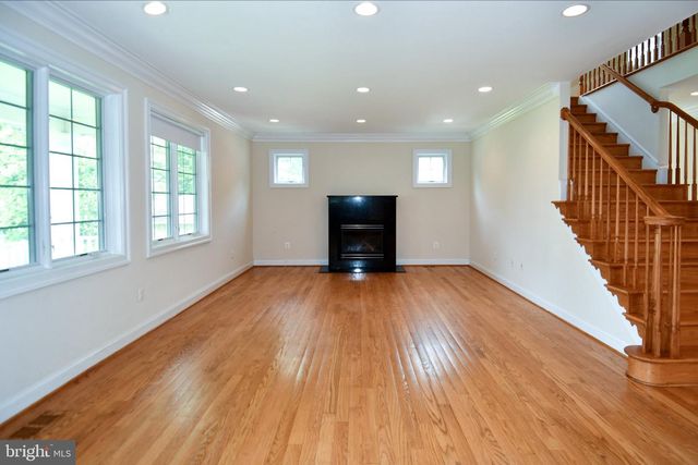 1924 LEONARD RD, Falls Church, VA 22043