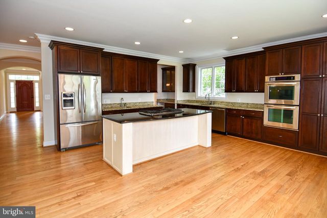 1924 LEONARD RD, Falls Church, VA 22043