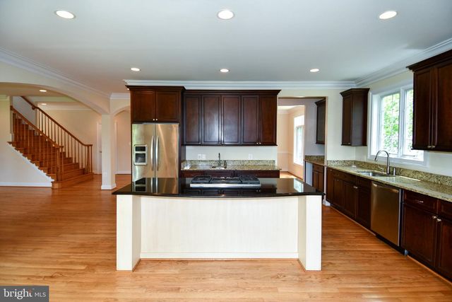 1924 LEONARD RD, Falls Church, VA 22043