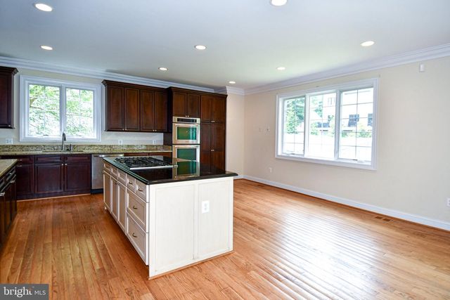 1924 LEONARD RD, Falls Church, VA 22043