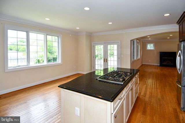 1924 LEONARD RD, Falls Church, VA 22043