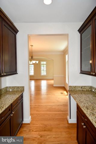 1924 LEONARD RD, Falls Church, VA 22043