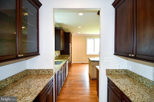 1924 LEONARD RD, Falls Church, VA 22043