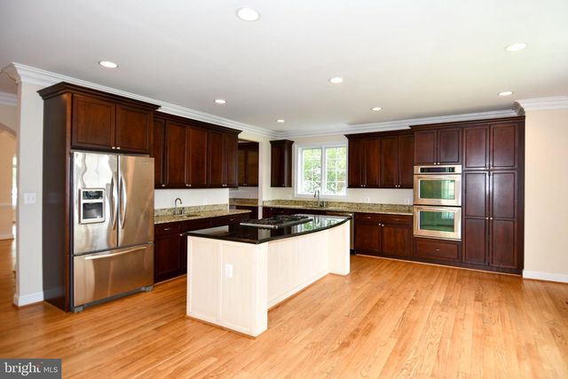 1924 LEONARD RD, Falls Church, VA 22043