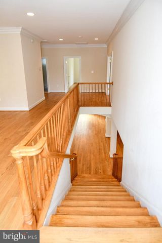 1924 LEONARD RD, Falls Church, VA 22043