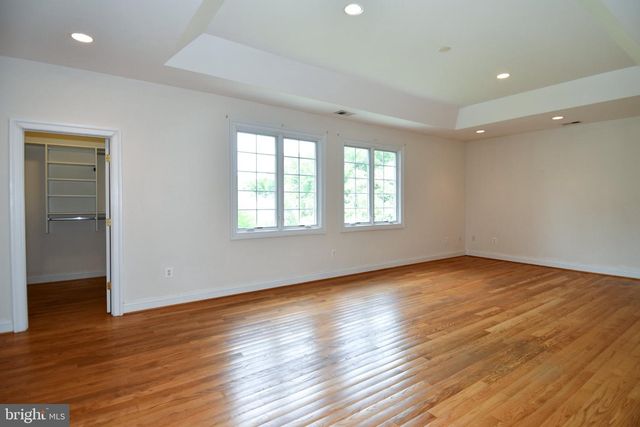 1924 LEONARD RD, Falls Church, VA 22043