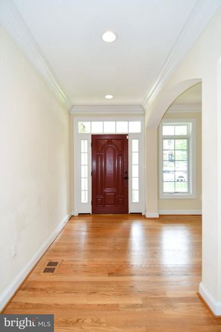 1924 LEONARD RD, Falls Church, VA 22043