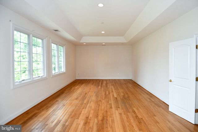 1924 LEONARD RD, Falls Church, VA 22043