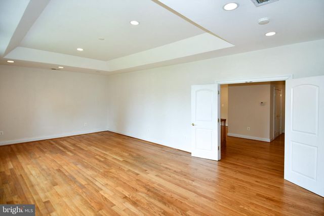 1924 LEONARD RD, Falls Church, VA 22043