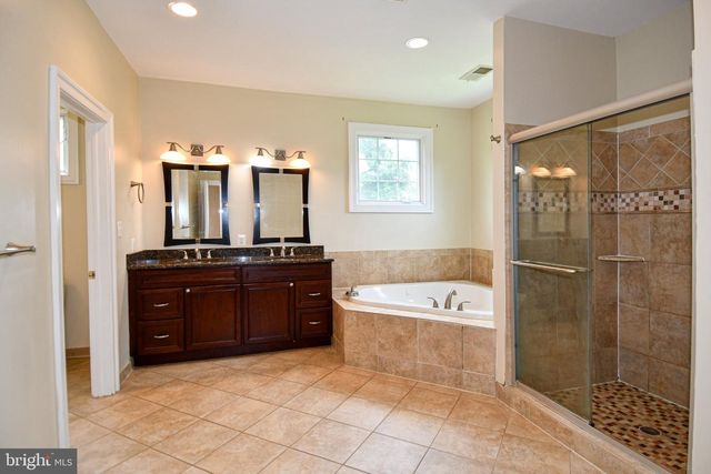 1924 LEONARD RD, Falls Church, VA 22043