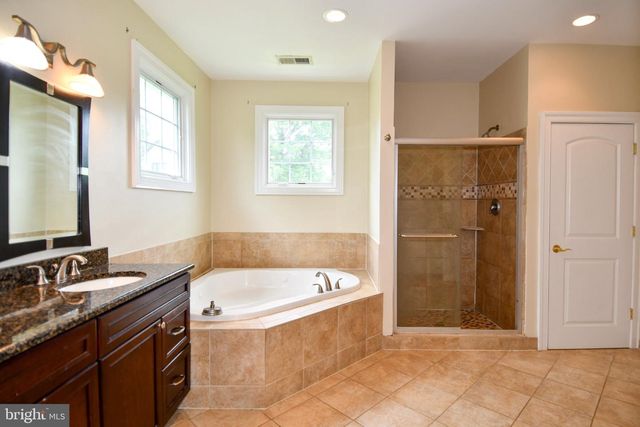 1924 LEONARD RD, Falls Church, VA 22043