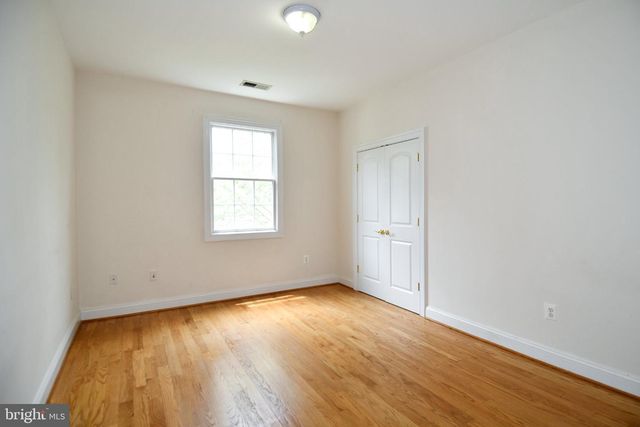 1924 LEONARD RD, Falls Church, VA 22043
