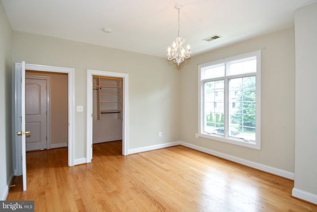 1924 LEONARD RD, Falls Church, VA 22043