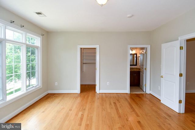 1924 LEONARD RD, Falls Church, VA 22043