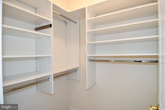 1924 LEONARD RD, Falls Church, VA 22043