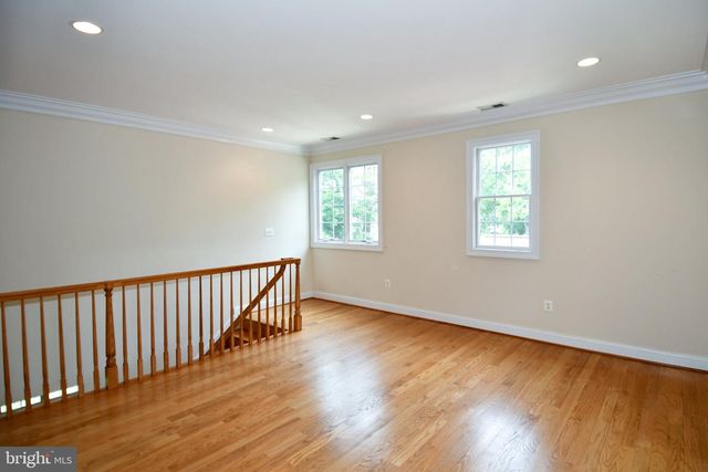 1924 LEONARD RD, Falls Church, VA 22043