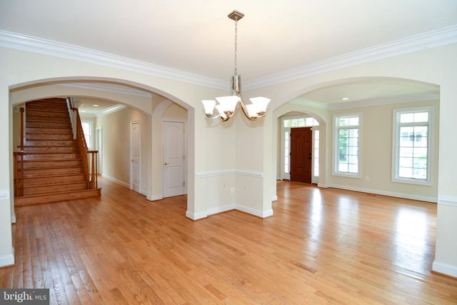 1924 LEONARD RD, Falls Church, VA 22043