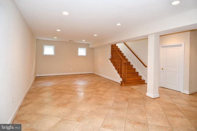 1924 LEONARD RD, Falls Church, VA 22043