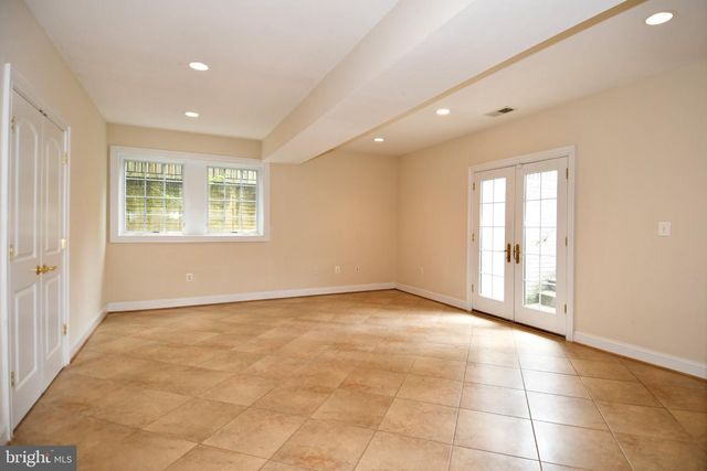 1924 LEONARD RD, Falls Church, VA 22043