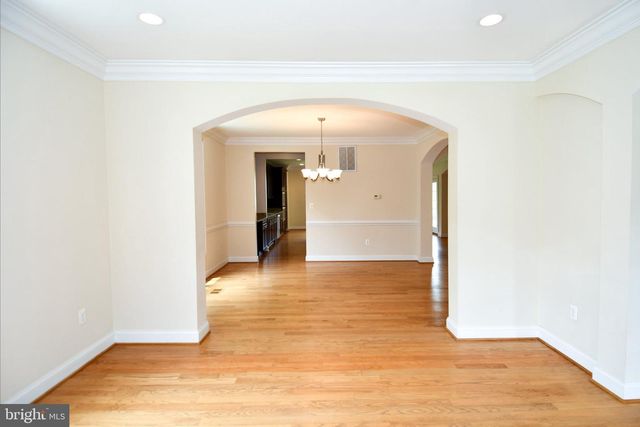 1924 LEONARD RD, Falls Church, VA 22043