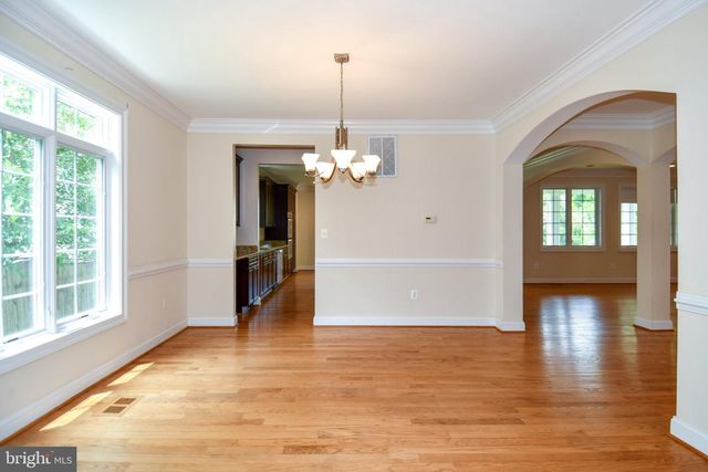 1924 LEONARD RD, Falls Church, VA 22043