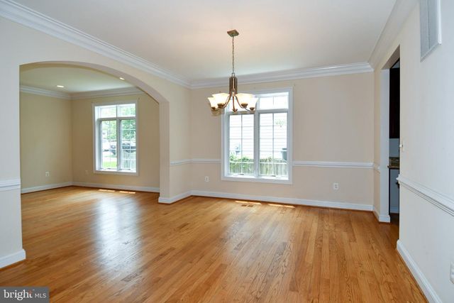 1924 LEONARD RD, Falls Church, VA 22043