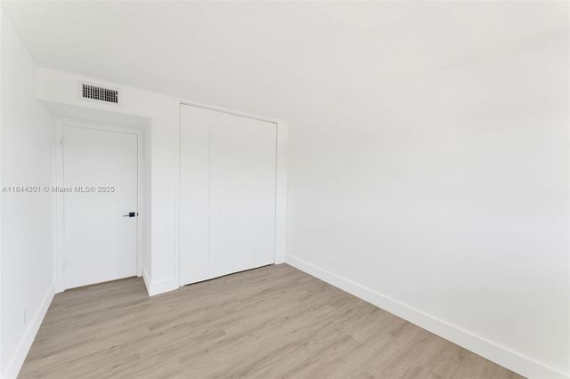 1400 NE 169th St 303, Miami, FL 33162