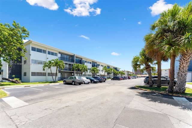 1400 NE 169th St 303, Miami, FL 33162