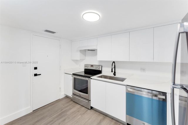 1400 NE 169th St 303, Miami, FL 33162