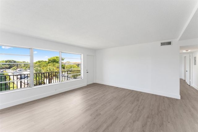 1400 NE 169th St 303, Miami, FL 33162
