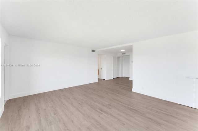 1400 NE 169th St 303, Miami, FL 33162