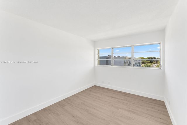 1400 NE 169th St 303, Miami, FL 33162